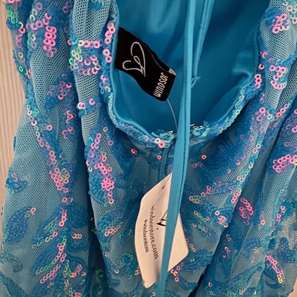 ✨🩵Windsor Sky Blue Sequin Mini Dress 🩵✨ - Picture 7 of 11